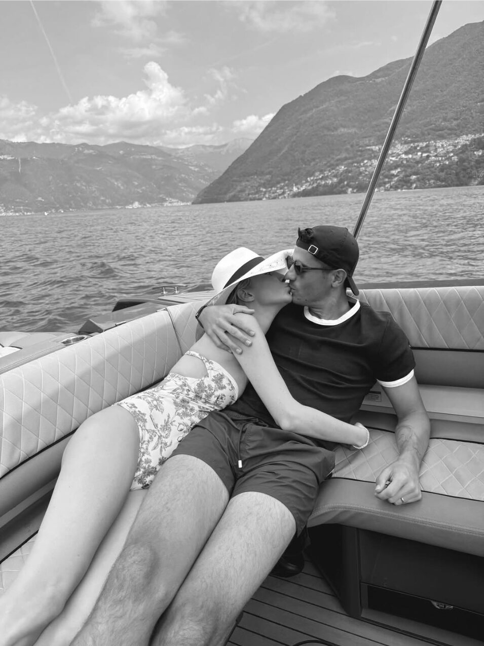 Morata y Alice Campello juntas se abrazaron en sus vacaciones del lado de cómo | Foto: Instagram