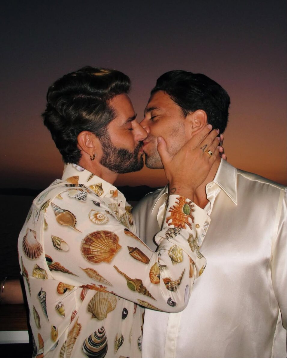 Pelayo Díaz junto a su prometido Gal Marom | Foto: Instagram 