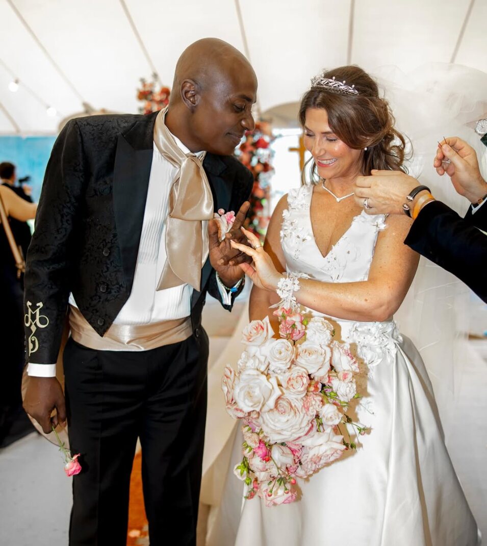 Marta Luisa de Noruega junto a su esposo Durek Verrett el día de su boda | Foto: Instagram