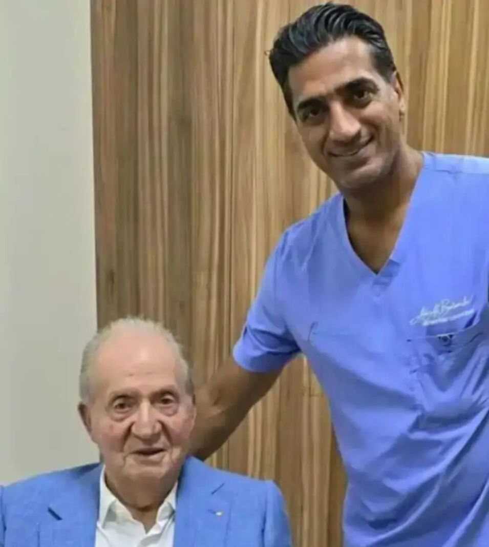 Juan Carlos I con el doctor Ali Albelooshi | RRSS
