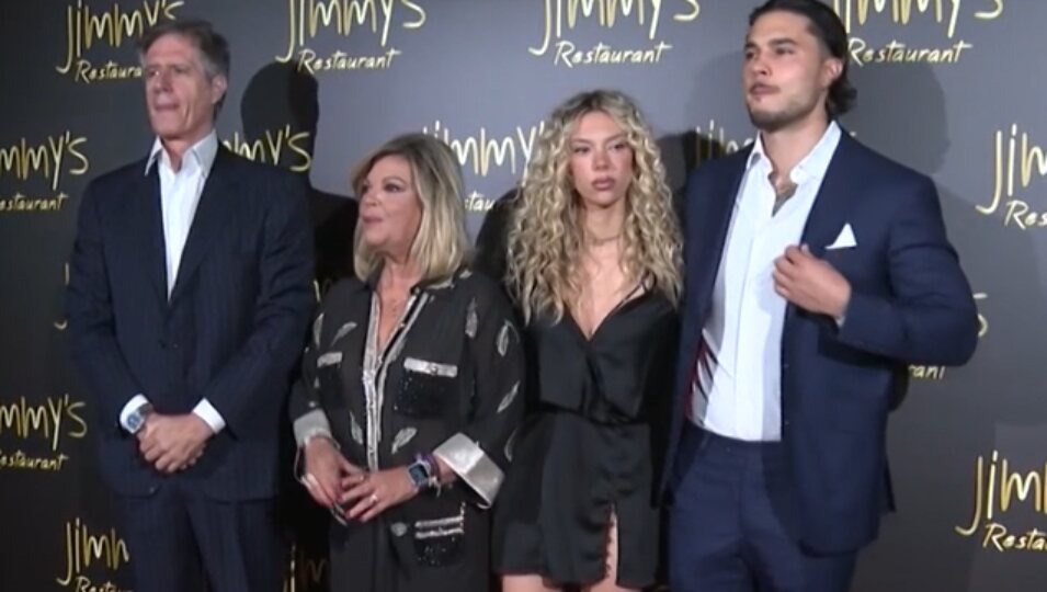 Carlo Costanzia Padre, Carlo Costanzia hijo y Alejandra Rubio en el 60 cumpleaños de Terelu | Foto: Telecinco.es