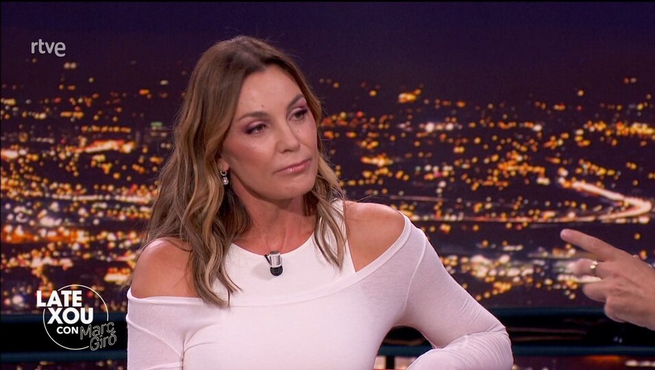Mar Flores en su promoción de sus memorias 'Mar en calma' en 'Late Xou' | Foto: RTVE.es
