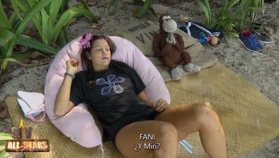 Miri tumbada a pesar de tener el castigo de ser la cocinera | Foto: Telecinco.es