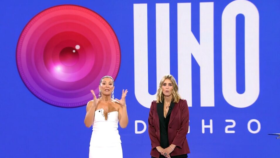 Sandra Barneda y Nagore Robles en el Plato de 'Supervivientes All Stars | Foto: Telecinco.es