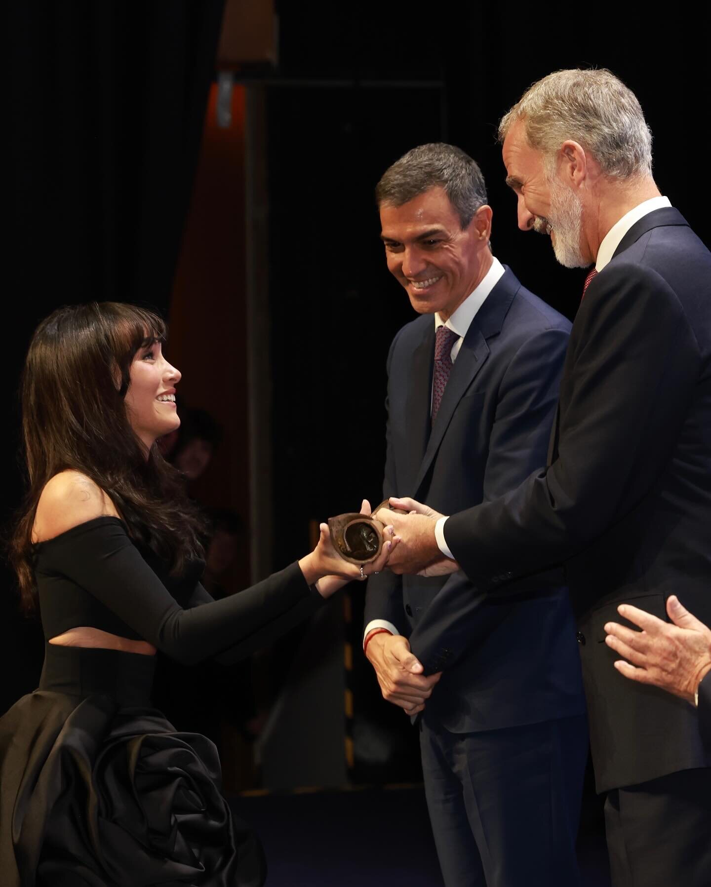 Aitana recibe el premios de manos del Rey | Casa S.M. El Rey