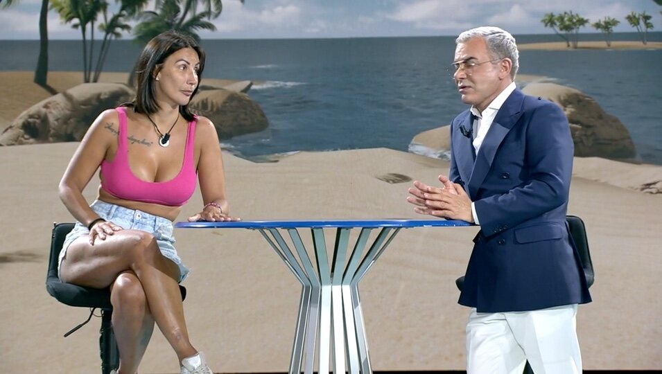 Fani Carbajo en el plató de 'SV All Stars: Tierra de nadie' | Fotografía: Telecinco