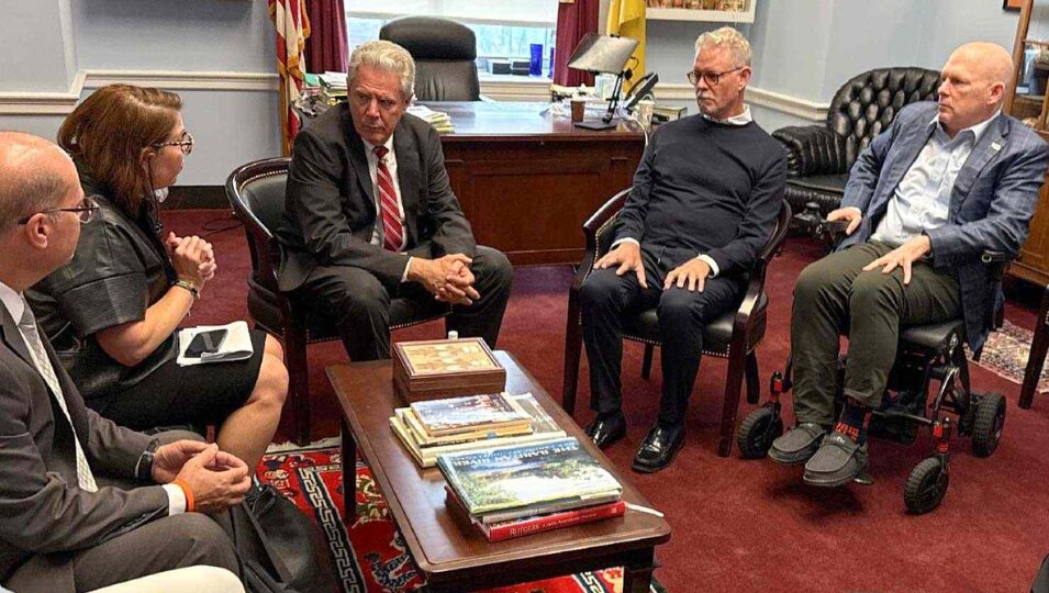 Eric Dane visita Washington, D.C. para abogar por la investigación de la ELA | Foto: Facebook