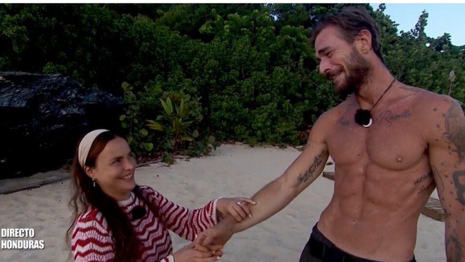 Marta Peñate pidiendo matrimonio a Tony Spina en 'SV All Stars' | Foto: Telecinco.es