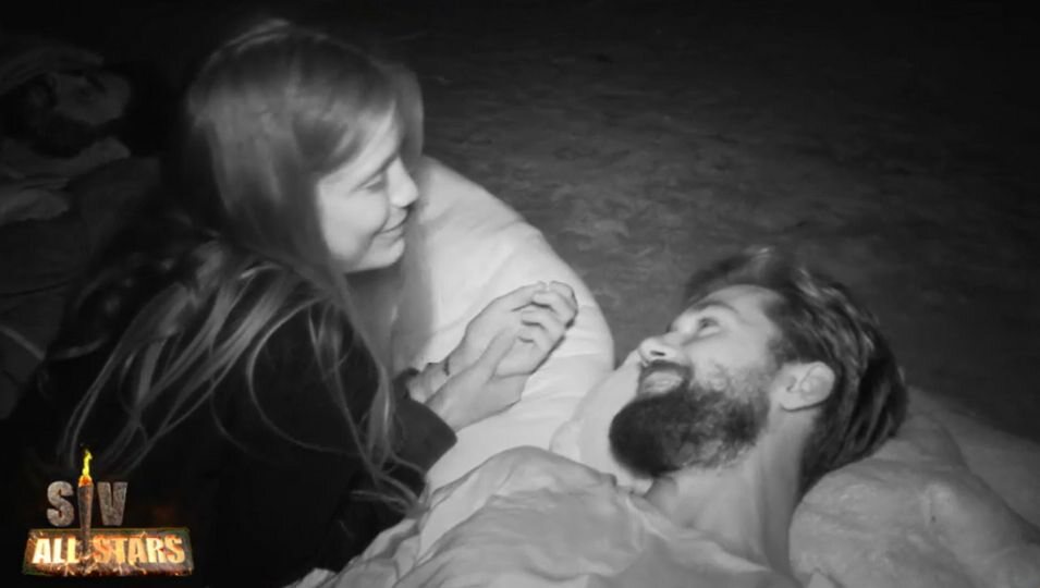 Miri hablando con Alejandro en 'SV All Stars' | Fotografía: Telecinco