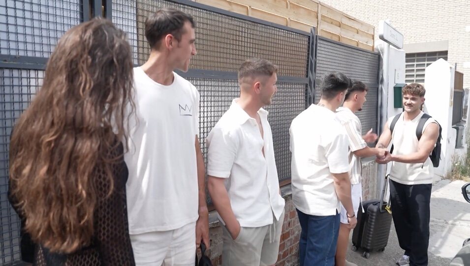 Ismael llegando al casting de 'La isla de las tentaciones' | Fotografía: Telecinco