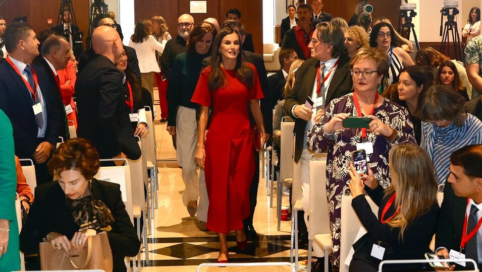 La Reina Letizia entrando al acto | Foto: Confederación Salud Mental