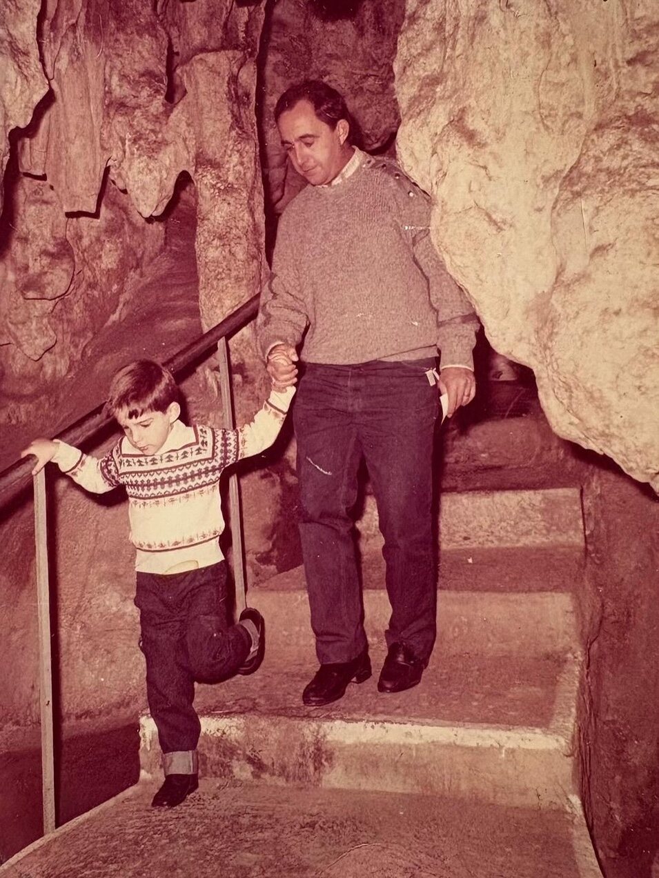 Dani Rovira con su padre de pequeño | Instagram