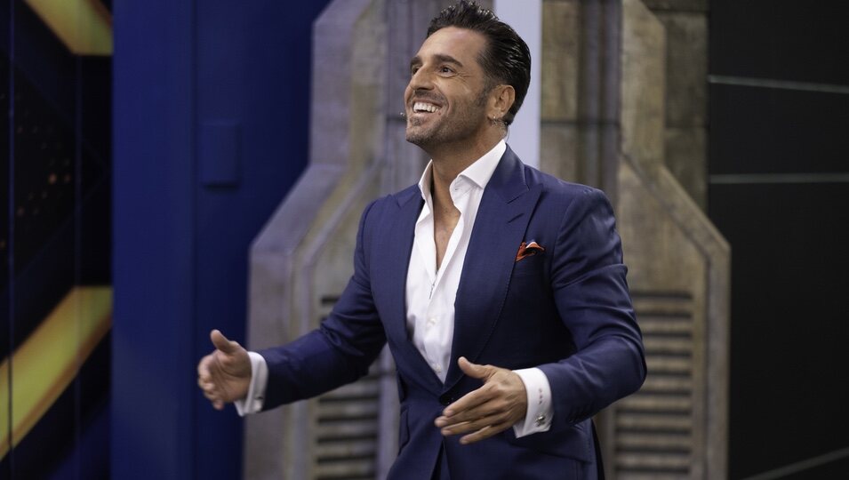 David Bustamante saludando al público en 'El Hormiguero' | Fotografía: Antena 3