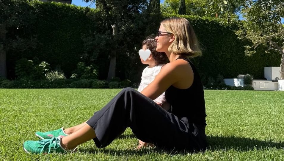 Sofia Richie junto a su primera hija | Fotografía: RRSS