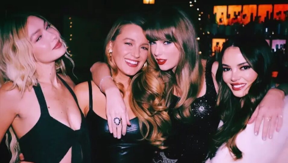 Taylor Swift, Blake Lively y otras amigas juntas | Foto: Instagram