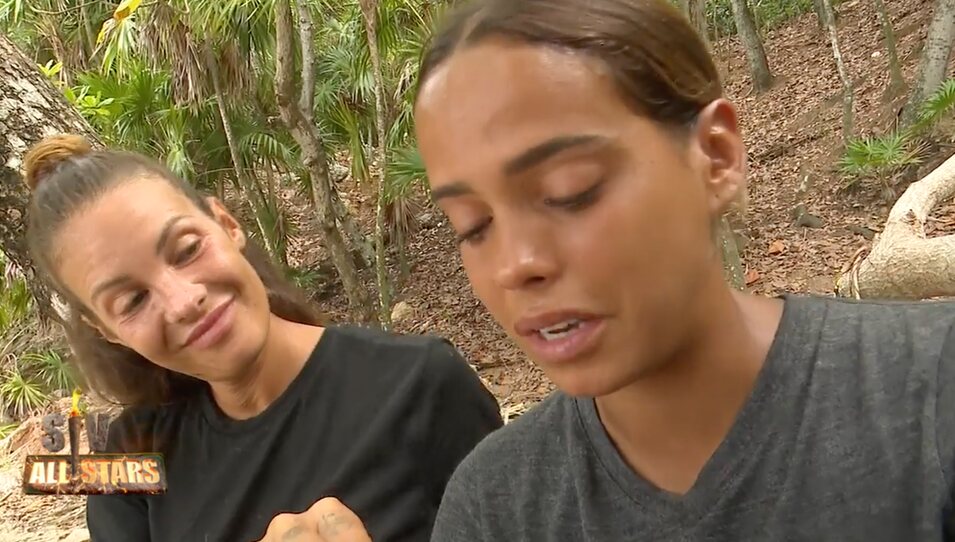 Gloria Camila se emociona hablando junto a Jessica Bueno sobre su relación con Rocío Flores | Foto: Telecinco.es
