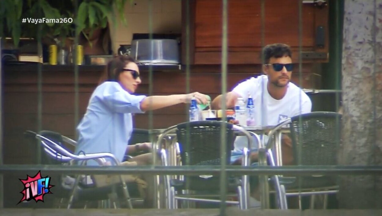 Irene Rosales y Guillermo juntos en una terraza | Foto: Telecinco.es