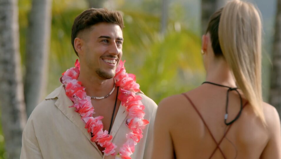 Almudena da el nombramiento a Borja | Fotografía: Telecinco