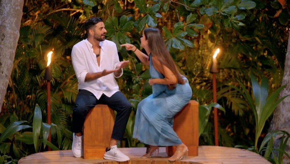 Lorenzo y Nieves durante 'la hoguera de las consecuencias' | Fotografía: Telecinco