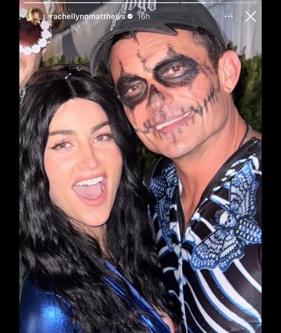 Rachel Lynn Matthews y Orlando Bloom juntos en una fiesta de Halloween | Foto: Instagram