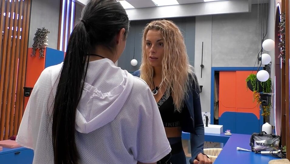 Edurne habla con Desirée de lo que siente por Iñigo | Foto: Telecinco.es