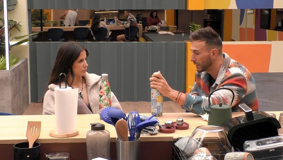 Lorena y Diego hablan en la cocina | Fotografía: Telecinco