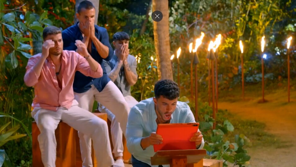 Juanpi ve las imágenes de infidelidad de su novia Sandra con Andrea | Foto: Telecinco.es