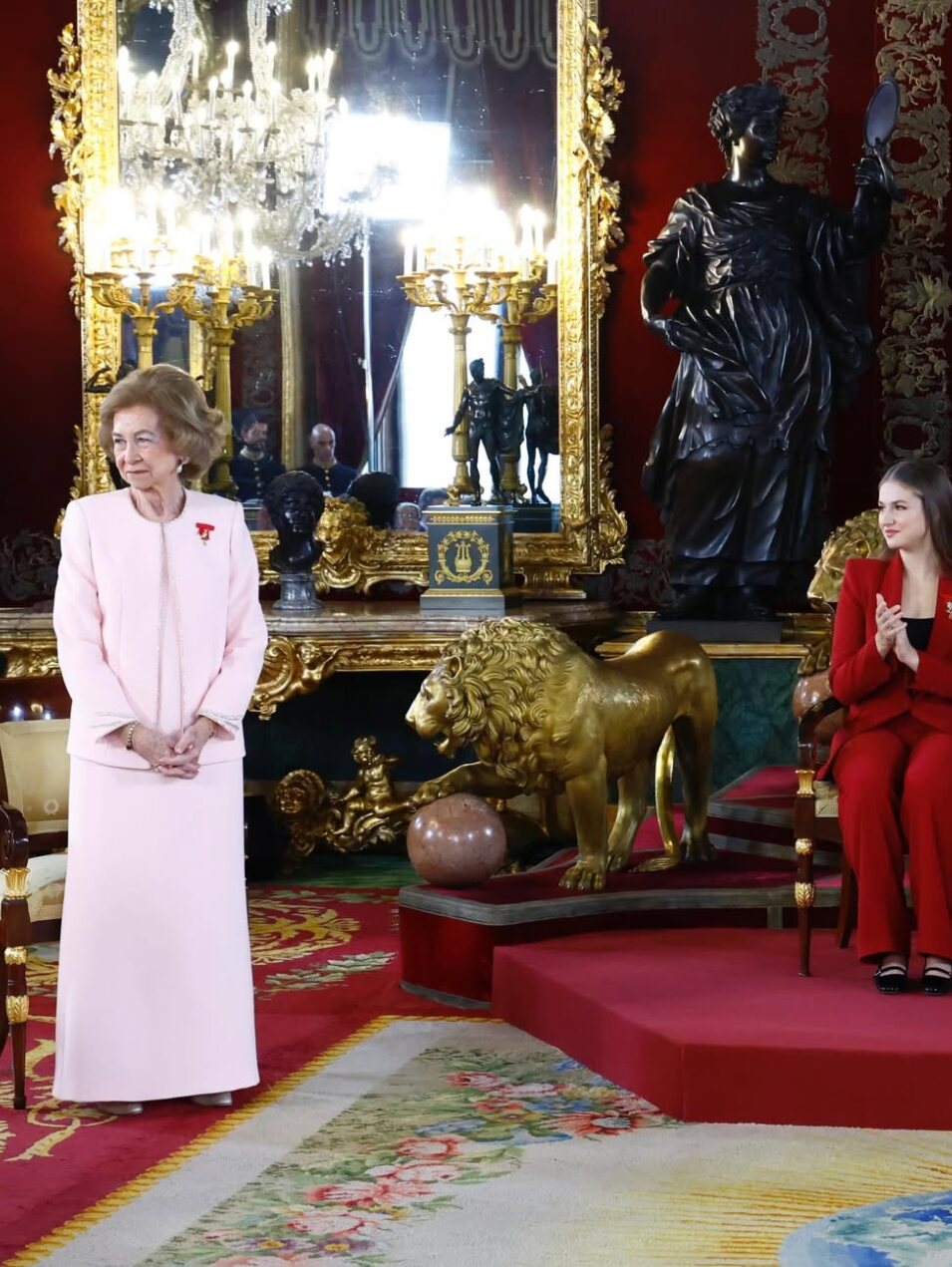 La Reina Sofía en su ovación por el Toisón de Oro | Foto: Intagram 