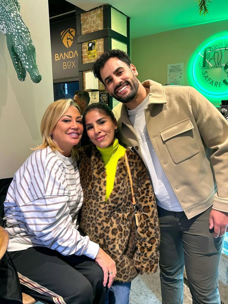 Belén Esteban junto a Isabel Pantoja y Asraf Beno | Foto: Instagram