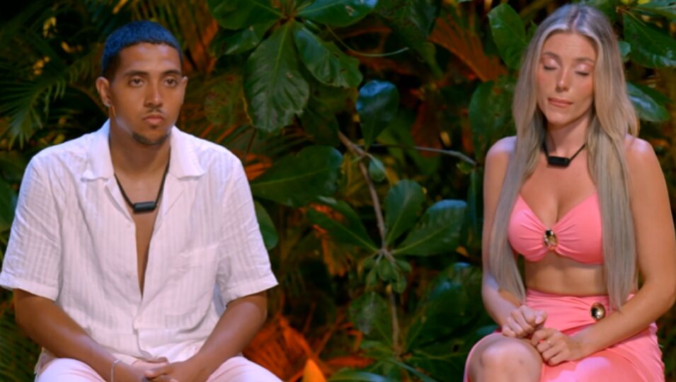 Claudia y Gilbert en su hoguera de confrontación | Foto: Telecinco.es