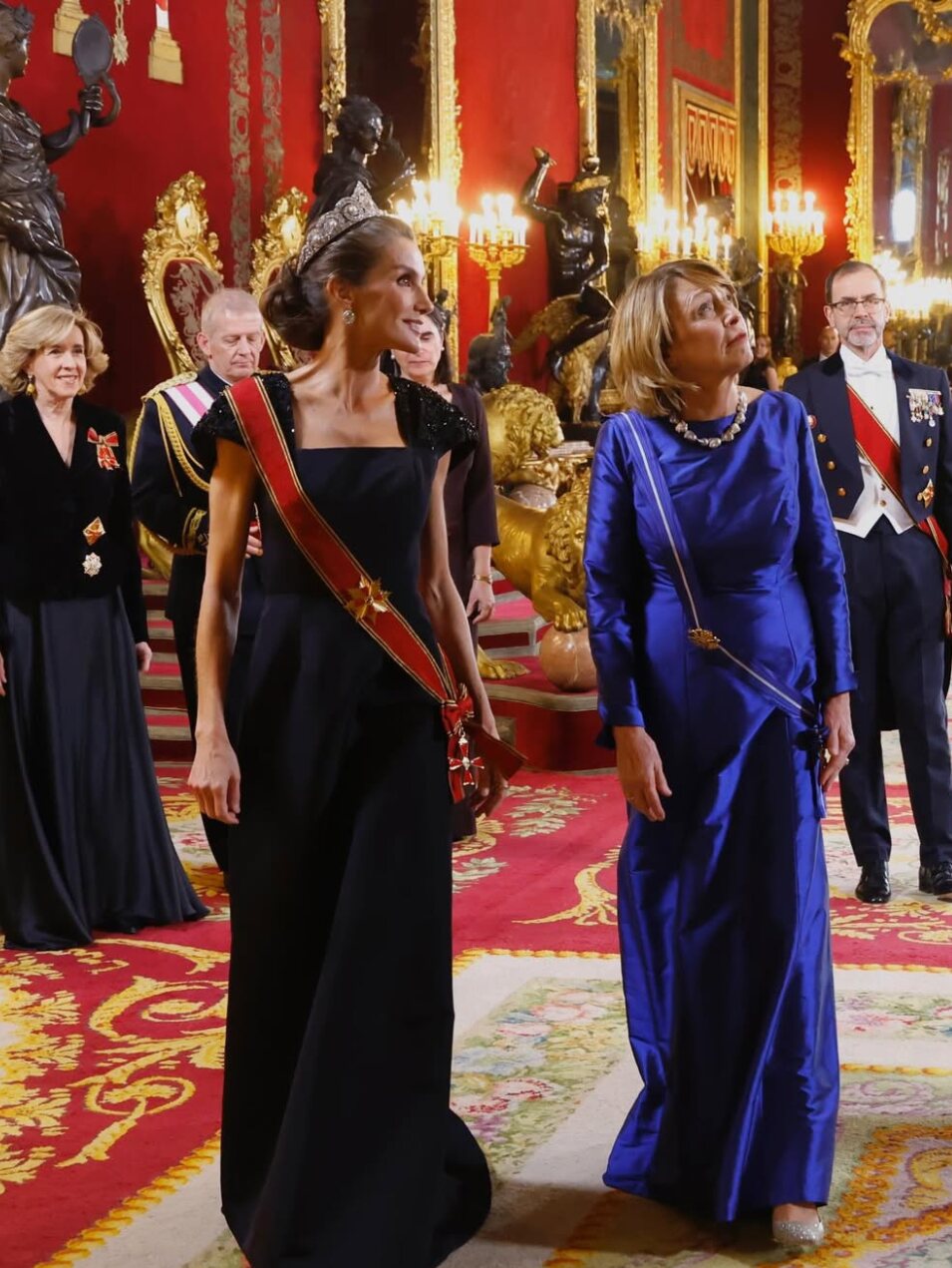 La Reina Letizia junto a la Primera Dama de Alemania sorprendida por los techos del Palacio Real | Foto: Instagram