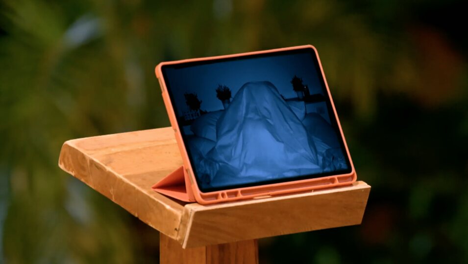 Juanpi y Sandra tienen relaciones bajo las sábanas | Fotografía: Telecinco