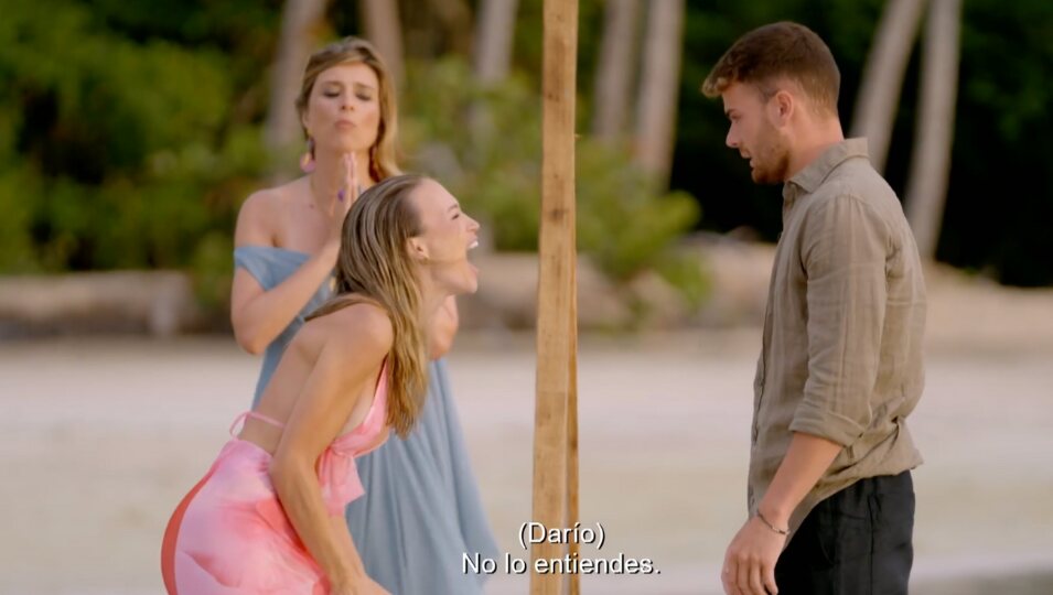 Almudena cabreada con Darío frente al espejo de 'LIDLT 9' | Foto: Telecinco.es