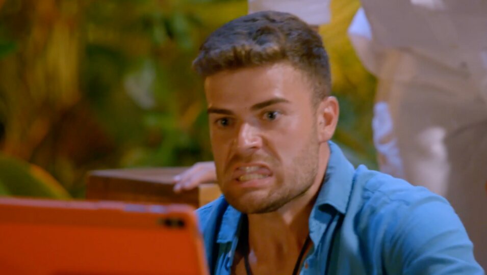 Darío muere de rabia al ver las imágenes de los cojines | Foto: Telecinco.es