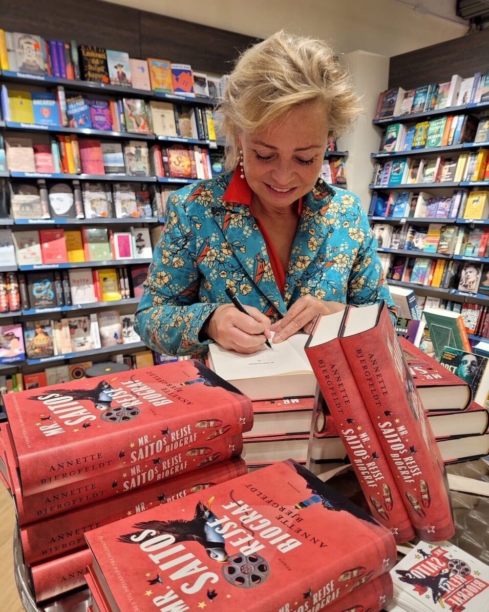 Annette Bjergfeldt en la firma de libros de 'El cine ambulante de Mr. Saito' | Foto: Instagram