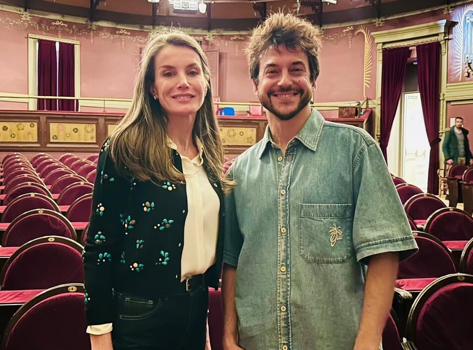 La ReinaLetizia junto al directo de la película | Foto:Instagram