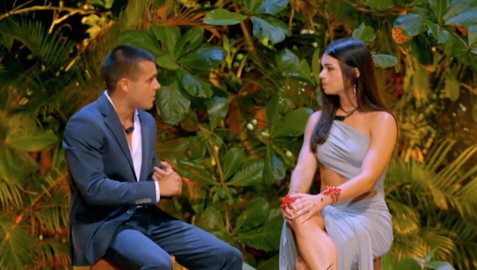 Helena y Rodri se reencuentran en la hoguera de confrontación | Fotografía: Telecinco