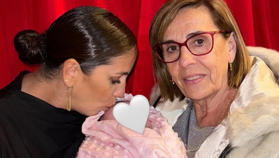 Anabel con su hija y su madre | Instagram