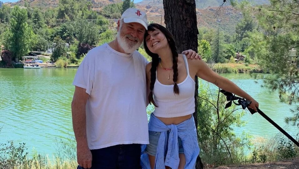 Romy Reiner junto a su padre, Rob Reiner | Foto: Instagram