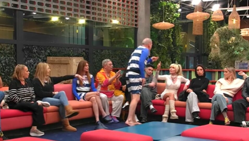 Carlos lozano perdiendo los papeles con Sonia Madoc 1 Foto: Telecinco.es