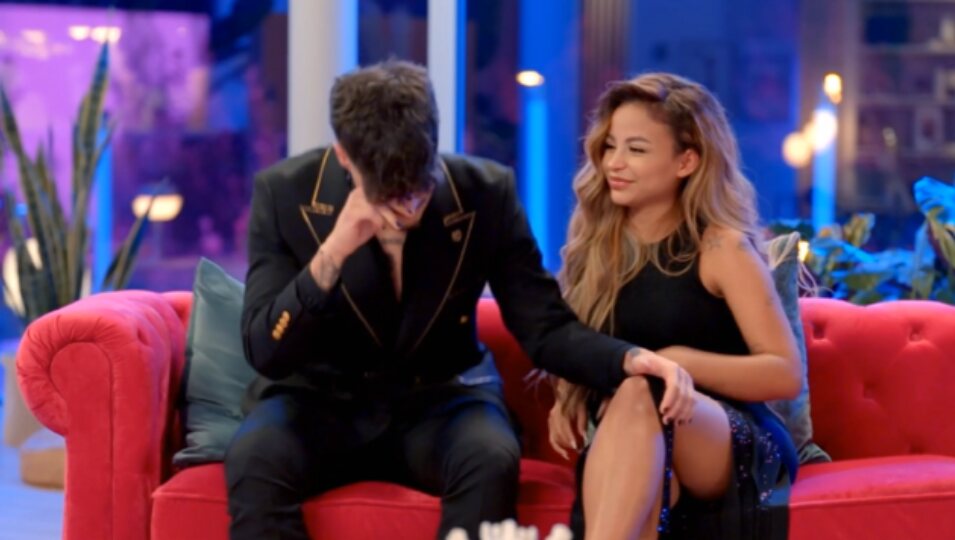 Álvaro y Mayeli emocionados por el bebé | Foto: Telecinco.es