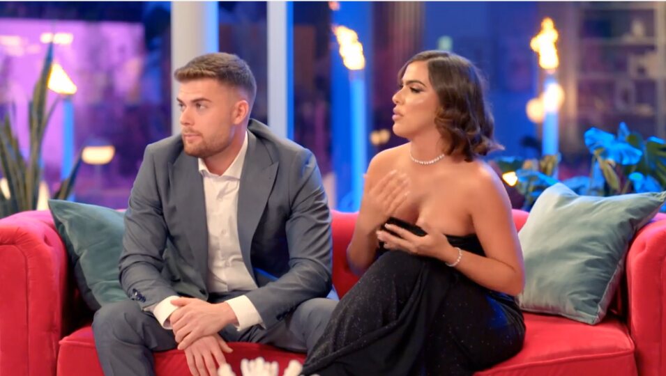 Érika sorprende al irrumpir en el reencuentro de Darío y Cristina