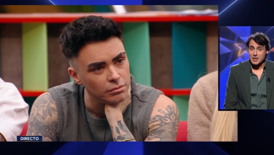 Mario Jeferson aplaudienco las palabras de Ion Aramendi | Foto: Telecinco.es