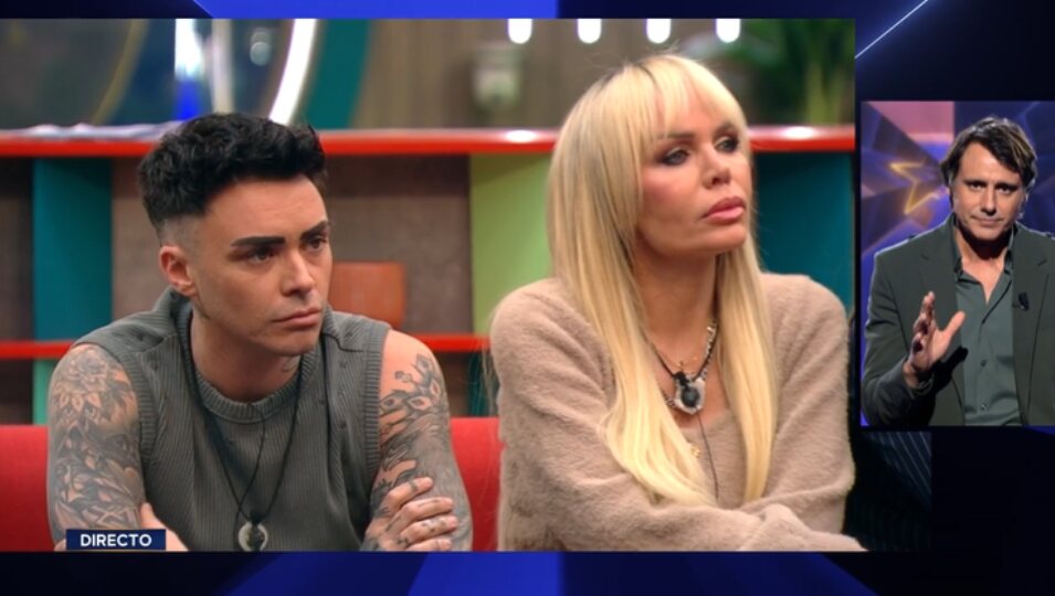 Mario Jeferson y Sonia Madoc con gesto serio tras la conexión de Ion Aramendi | Foto: Telecinco.es