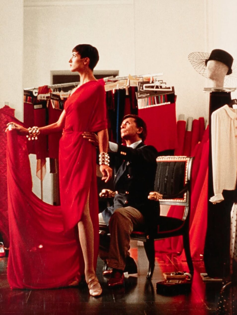 Valentino Garavani en el Atelier Couture de Roma, 1990 | Foto: Instagram