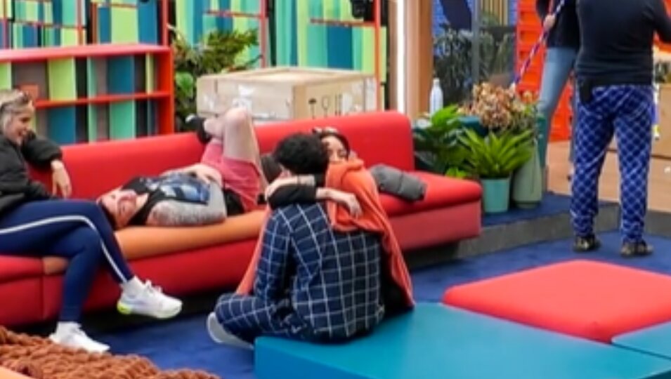 Anita abraza a Manuel en 'GH DÚO 4'| Foto: Telecinco.es