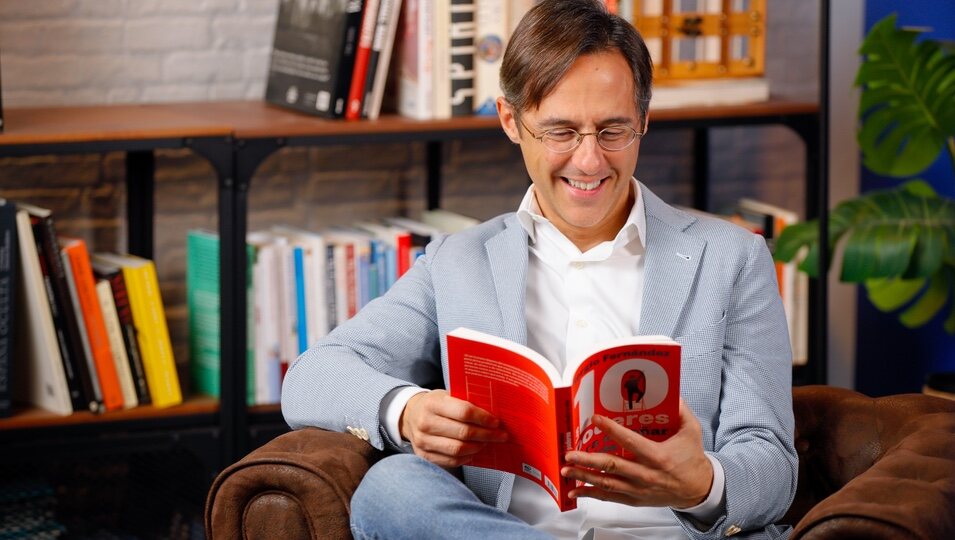 'Los 10 poderes para cambiar tu vida' es el libro que presenta