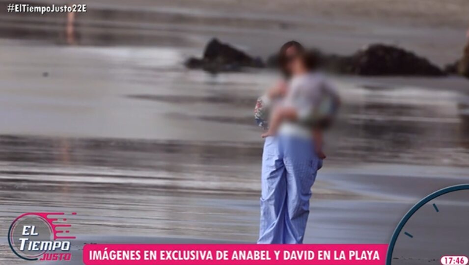 Anabel Pantoja con su hija Alma en la playa | Foto: Telecinco.es