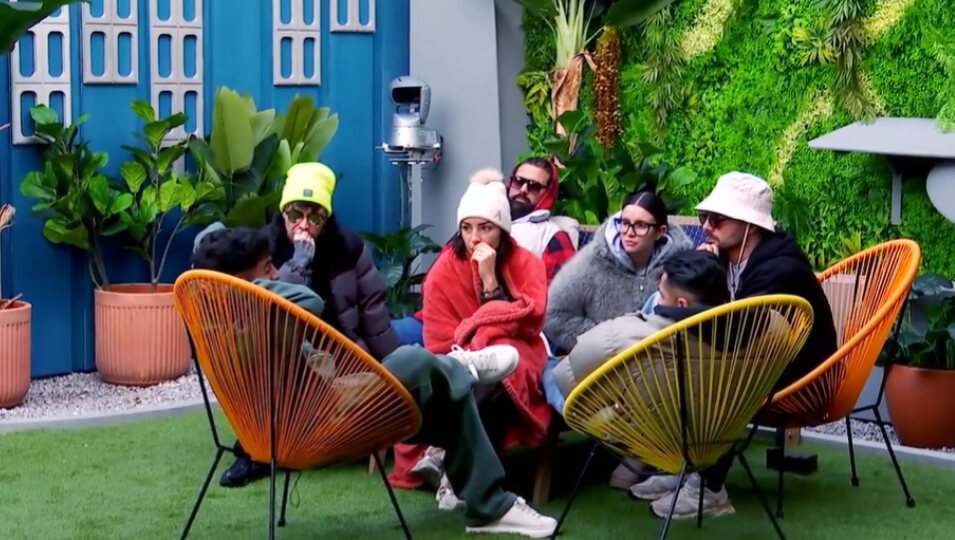 Los compañeros animan a Juanpi | Fotografía: Telecinco