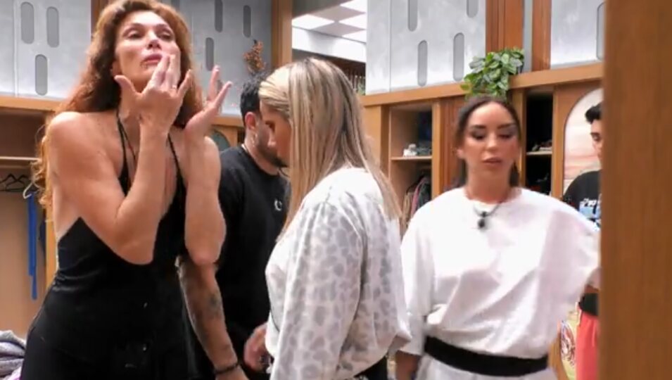 Cristina y Anita discuten en el baño | Fotografía: Telecinco
